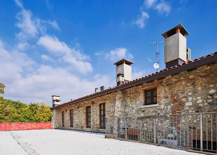 Alloggio per agriturismo Cascina Mirandola *